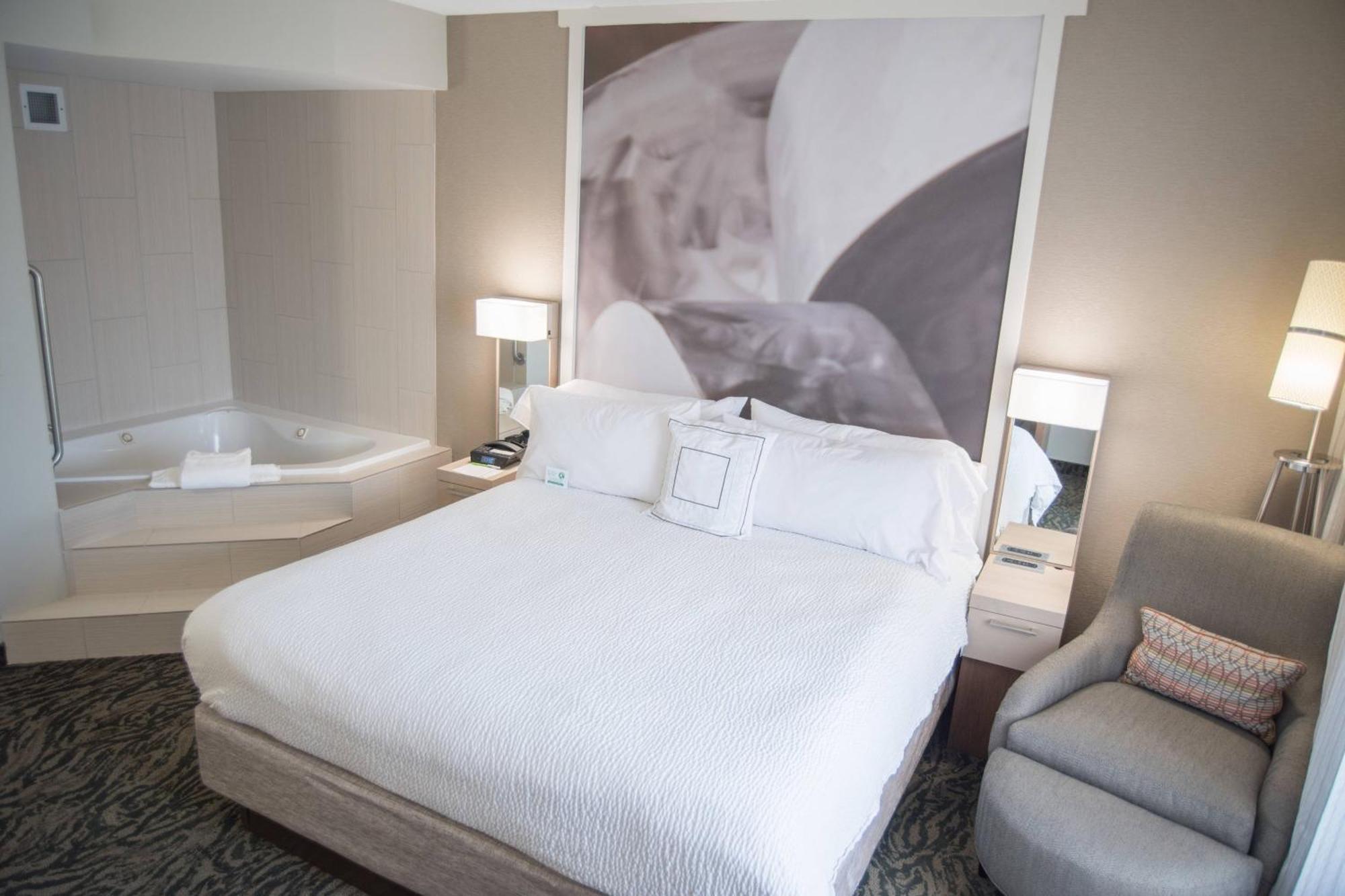 Courtyard By Marriott Hickory Hotel Ngoại thất bức ảnh